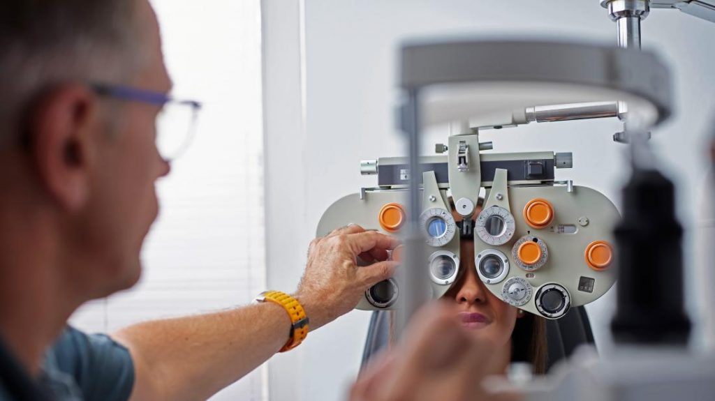Best eye care doctor treatment and surgery